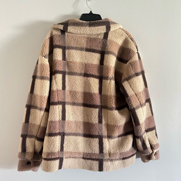 BASS OUTDOOR Women’s Sherpa Jacket with Chest Pockets & Button Closure shaket - Picture 9 of 11